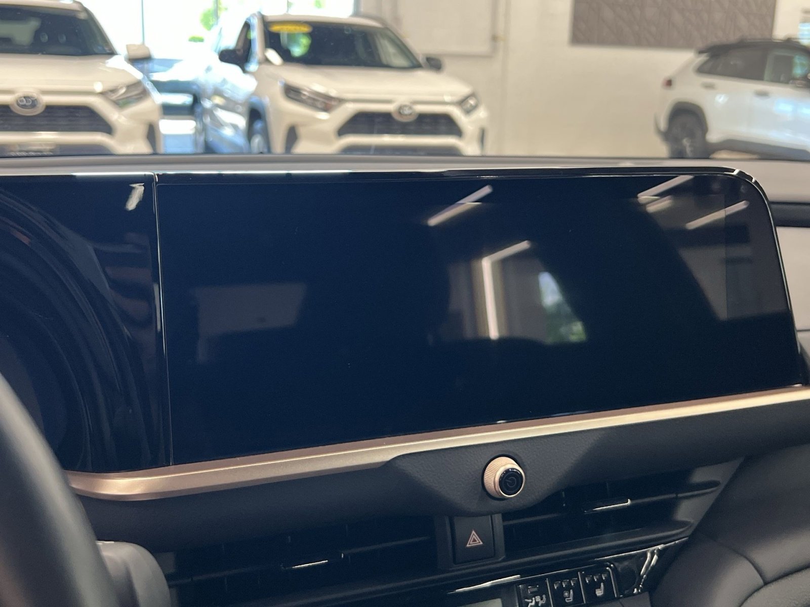Used 2025 Toyota Crown Platinum AWD/4WD image 16