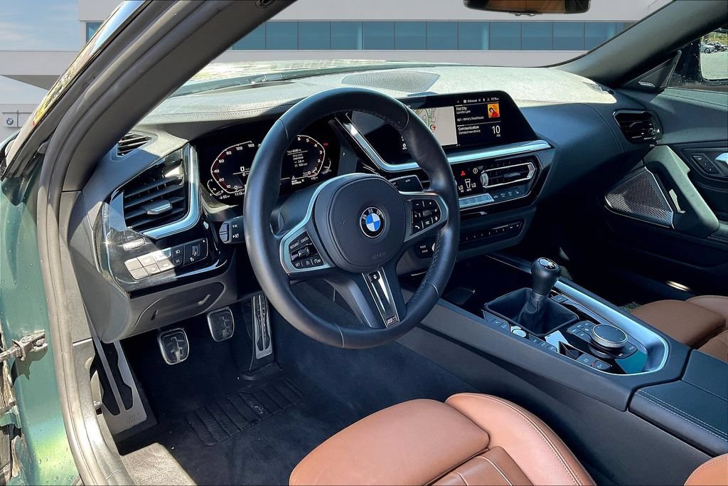 Used 2025 BMW Z4 M40i w/ Edition RWD image 16