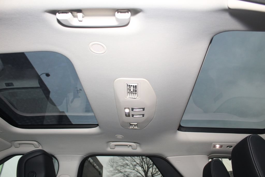 New 2026 Land Rover Discovery Limited Edition AWD/4WD image 39