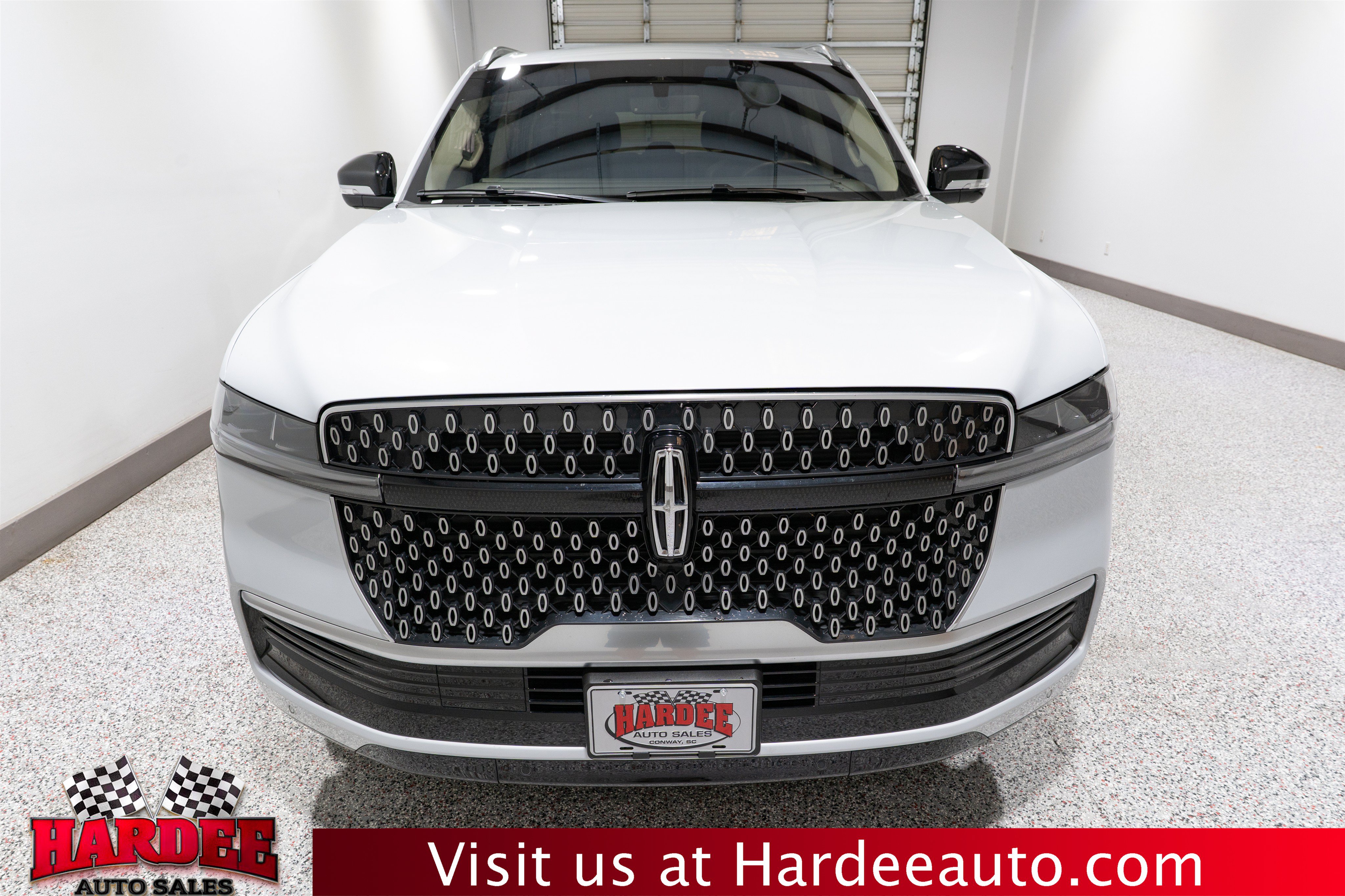 Used 2025 Lincoln Navigator Reserve AWD/4WD image 7