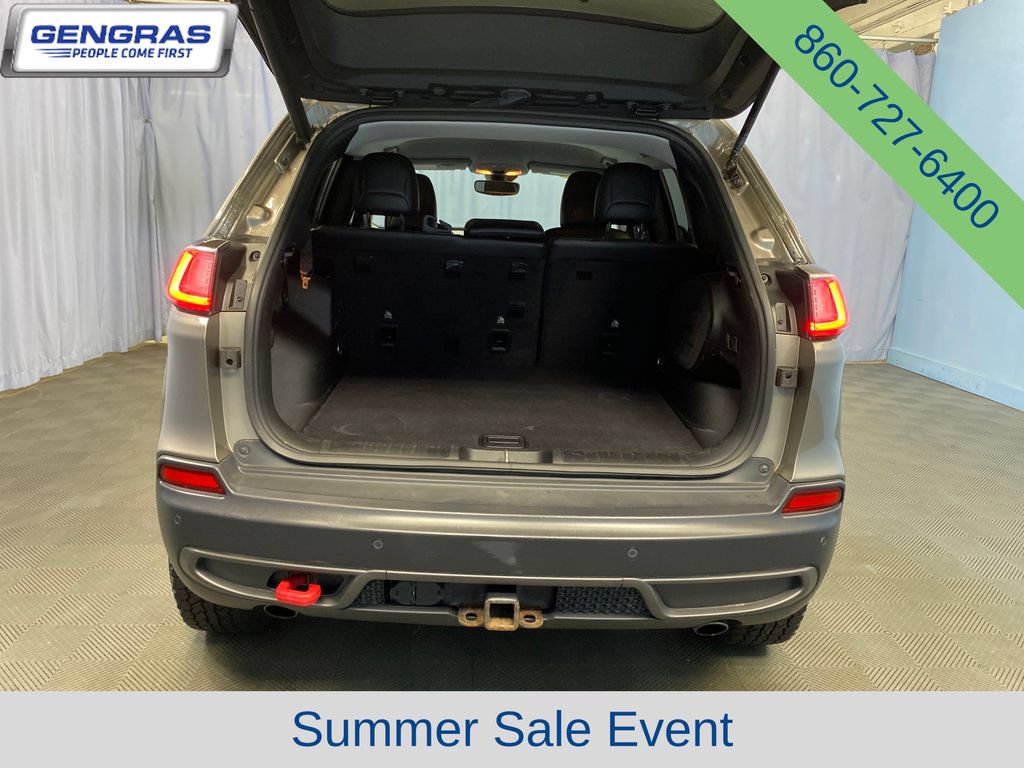 Used 2020 Jeep Cherokee Trailhawk AWD/4WD image 32