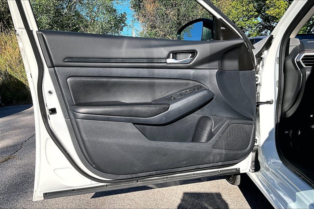 Used 2025 Nissan Altima 2.5 SV FWD image 22