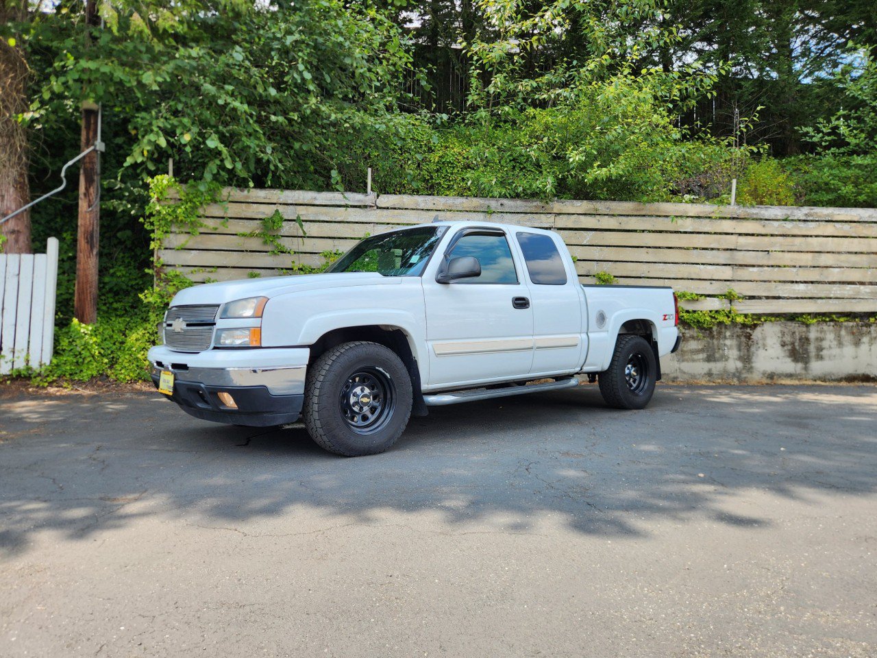 Used 2006 Chevrolet Silverado 1500 LT w/ Onstar Plus Package AWD/4WD image 17