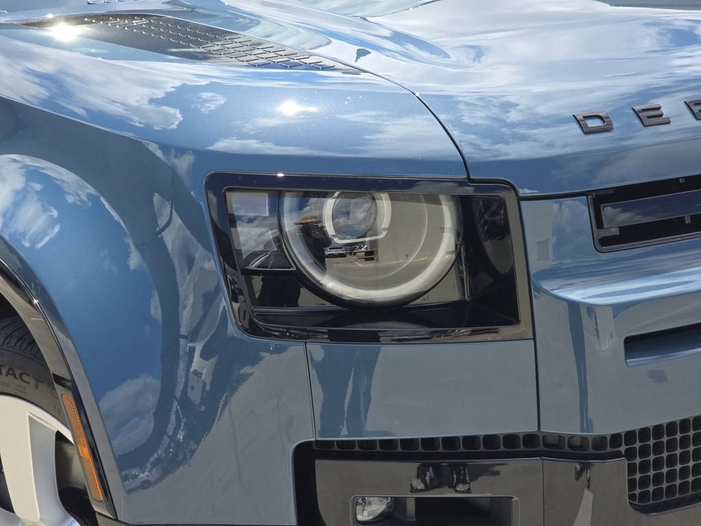 New 2026 Land Rover Defender 110 X-Dynamic SE AWD/4WD image 32