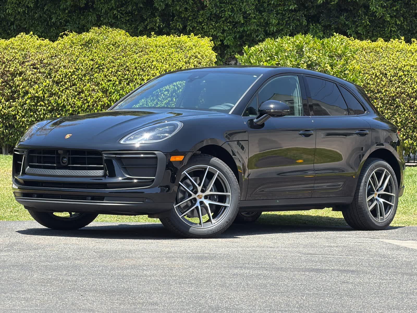 New 2026 Porsche Macan AWD/4WD image 1
