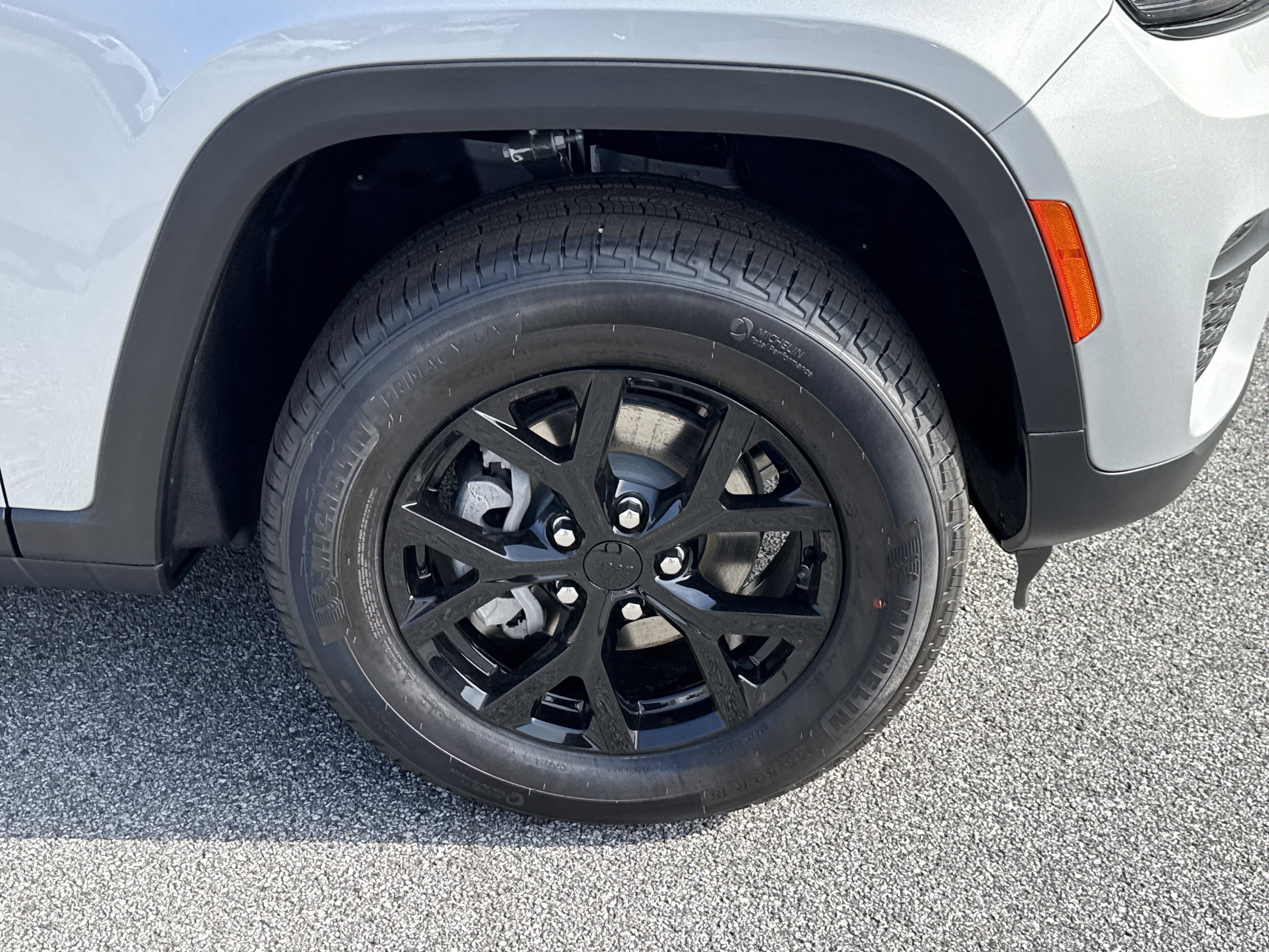 New 2025 Jeep Grand Cherokee Altitude image 11