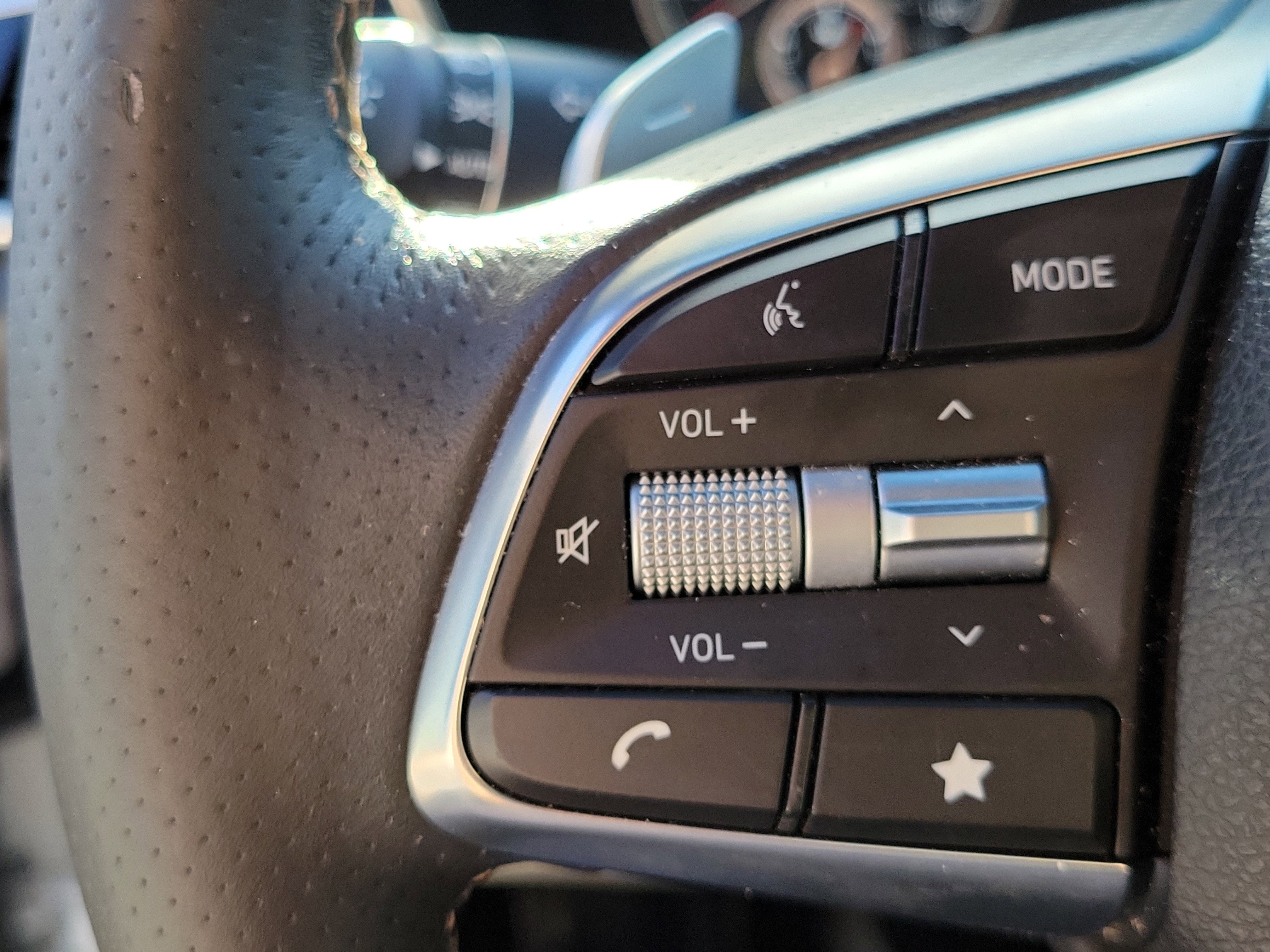 Certified 2023 Genesis G70 2.0T image 7