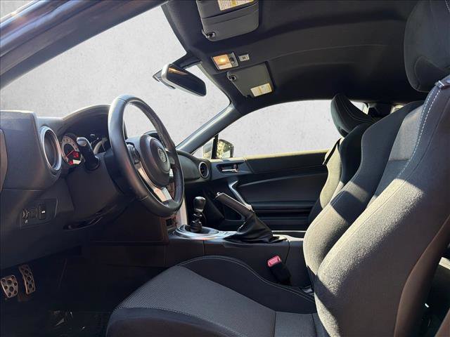 Used 2018 Toyota 86 RWD image 12