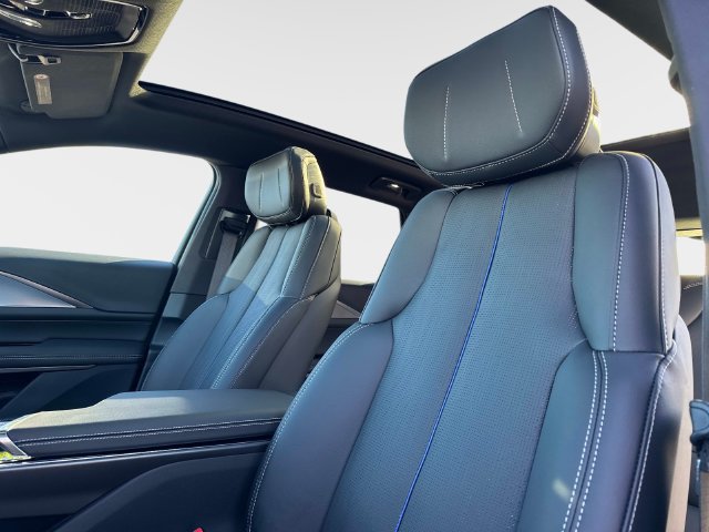 New 2027 Cadillac Lyriq Sport AWD/4WD image 17