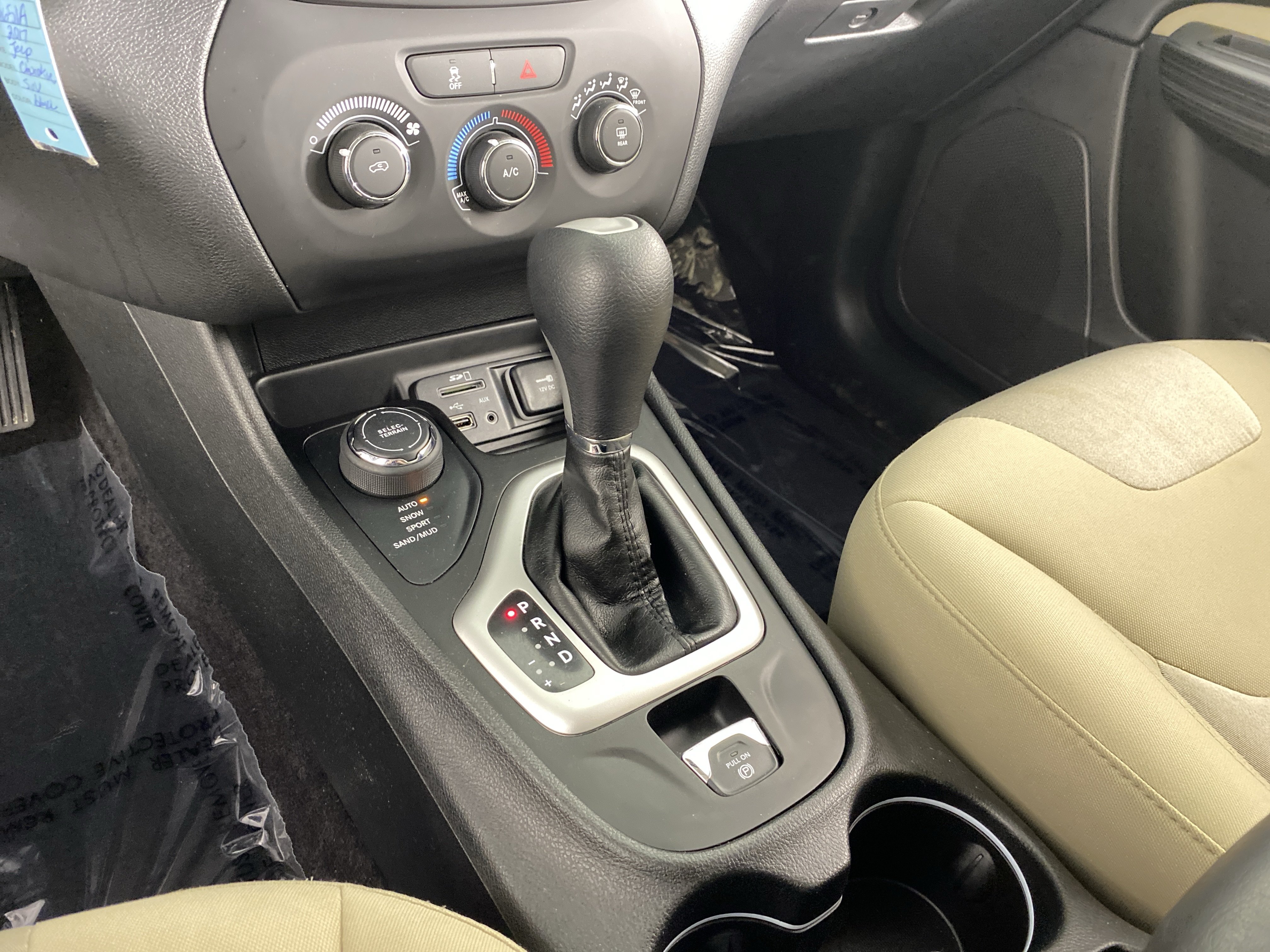 Used 2017 Jeep Cherokee Sport AWD/4WD image 26
