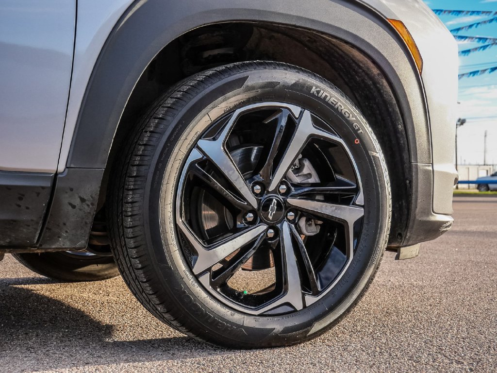 Used 2023 Chevrolet TrailBlazer RS w/ Convenience Package FWD image 9