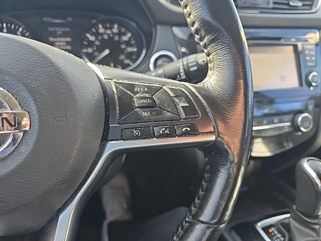 Used 2017 Nissan Rogue Sport SV w/ SV Premium Package image 12