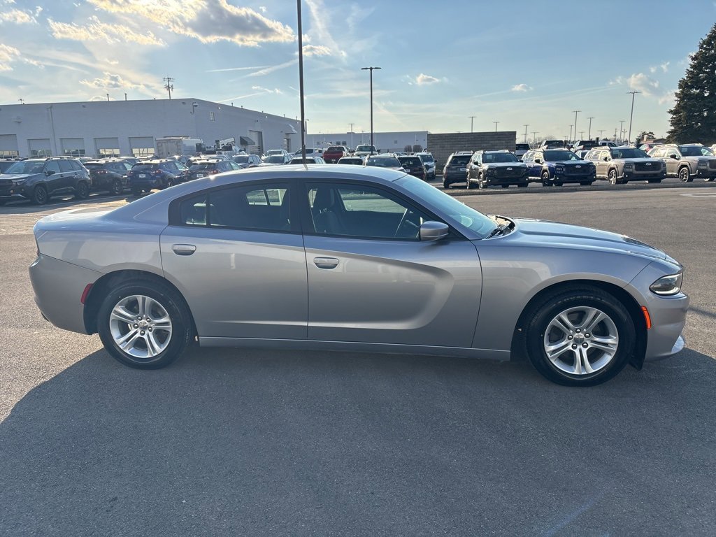 Used 2018 Dodge Charger SXT image 2