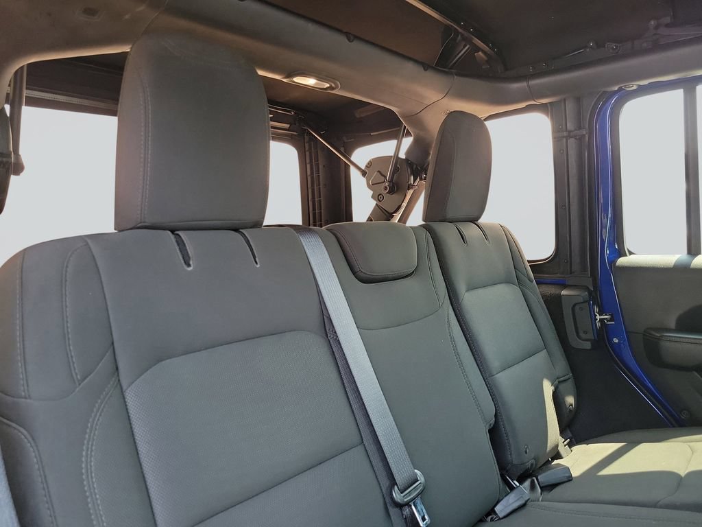 Used 2018 Jeep Wrangler Unlimited Sahara AWD/4WD image 33