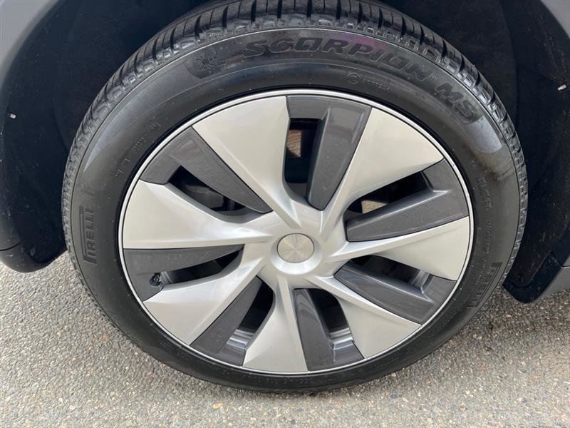 Used 2024 Tesla Model Y Long Range image 8