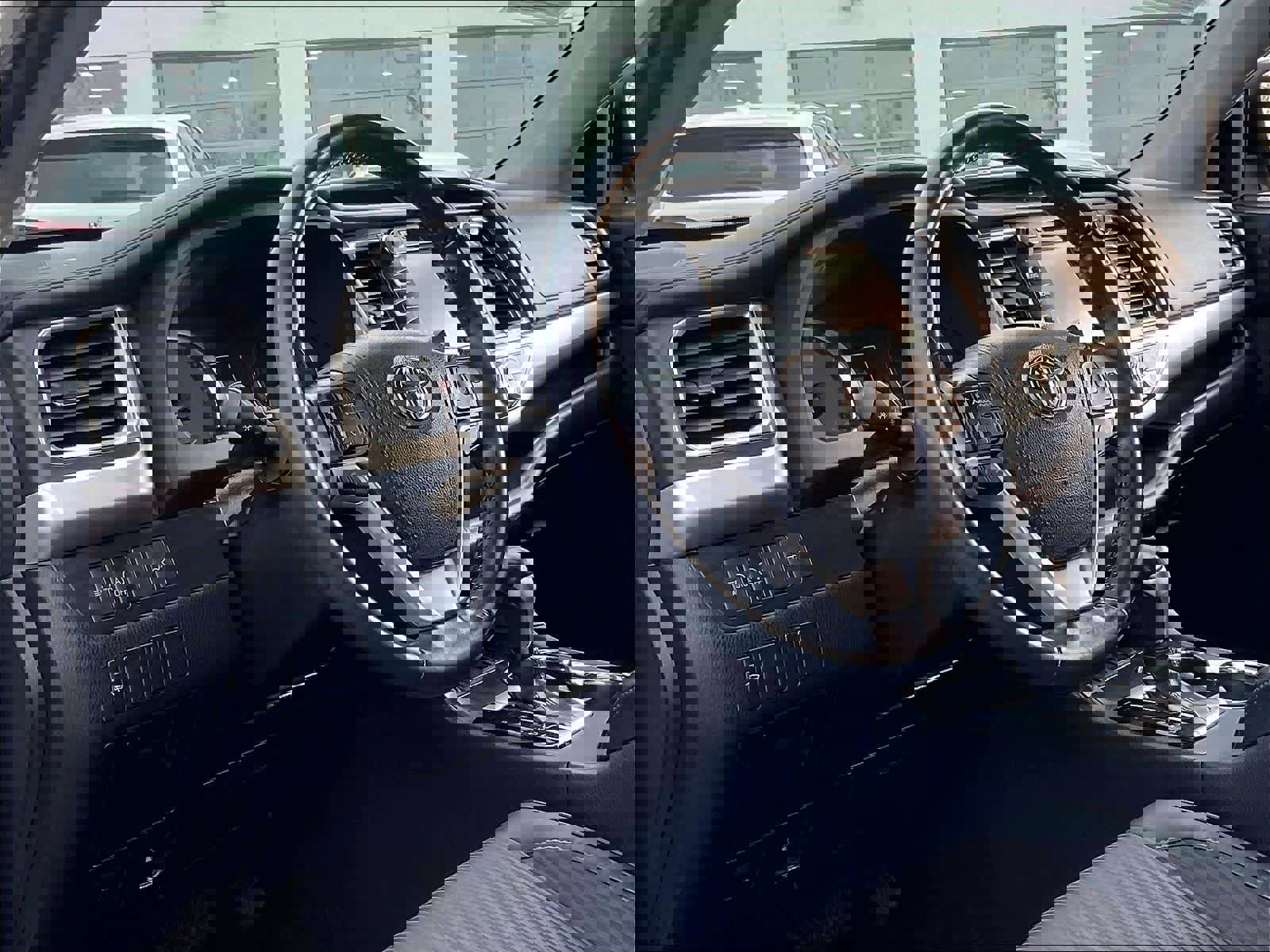 Used 2018 Toyota Highlander Plus image 17