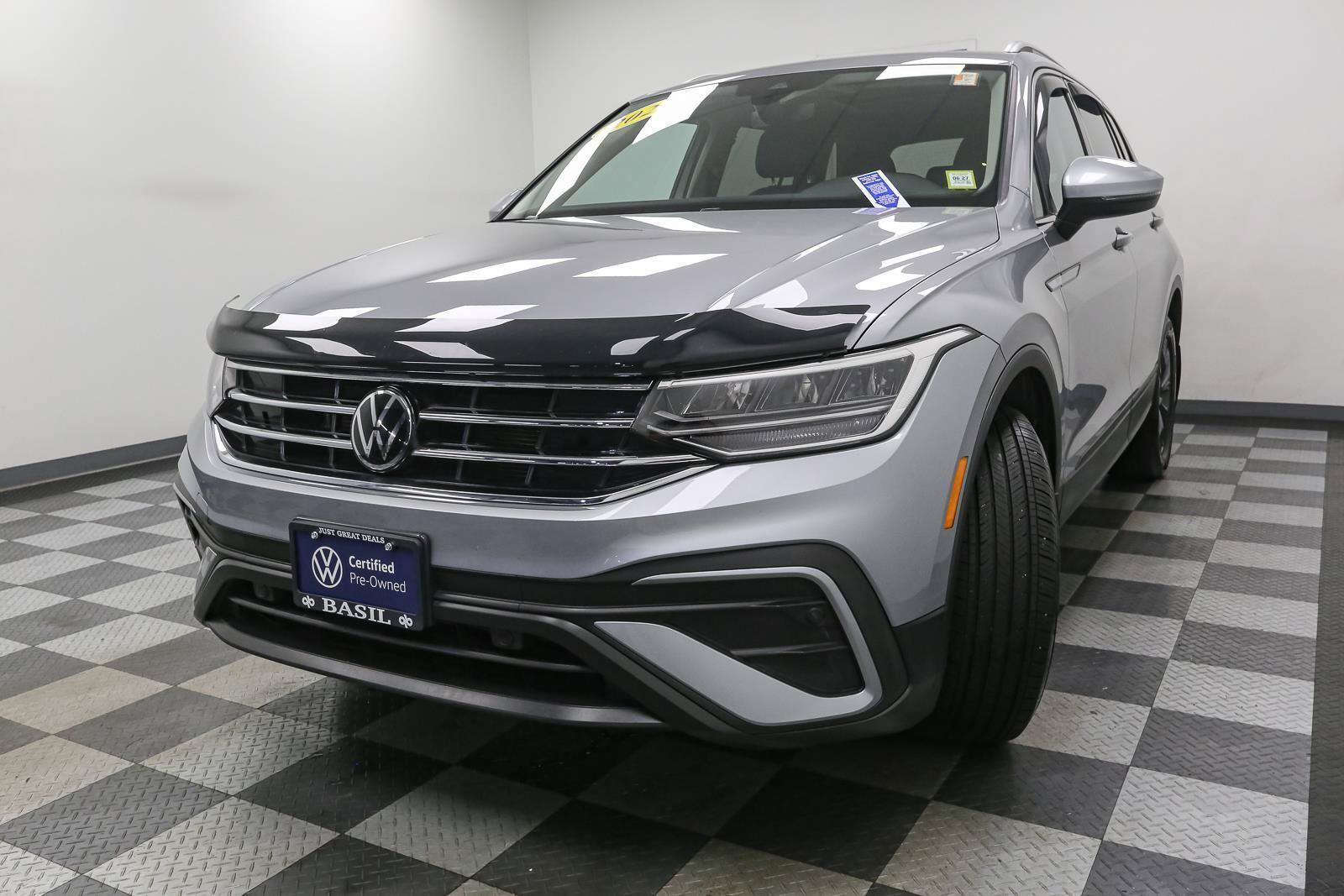 Certified 2023 Volkswagen Tiguan SE AWD/4WD image 5