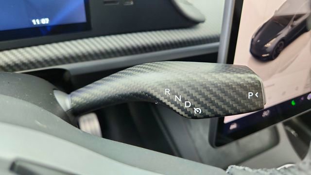 Used 2025 Tesla Model Y Performance image 43