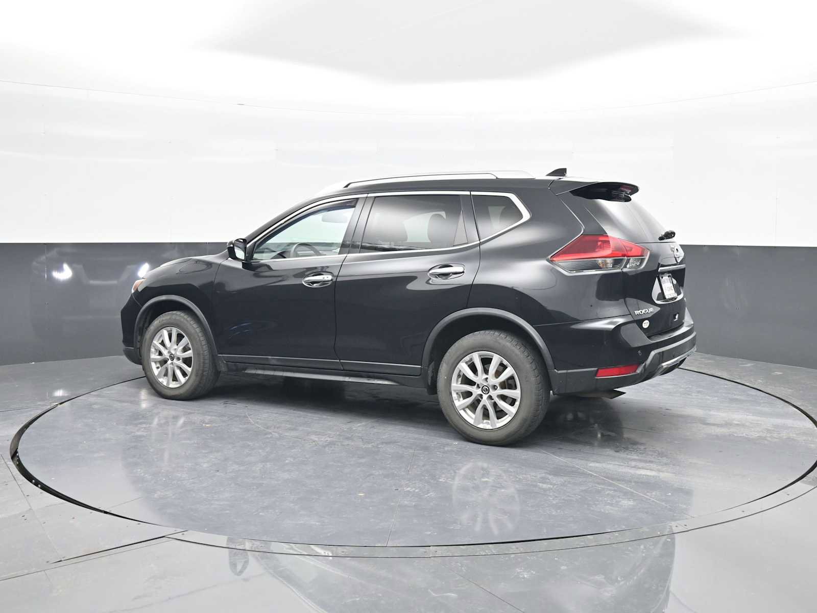 Used 2020 Nissan Rogue SV image 40