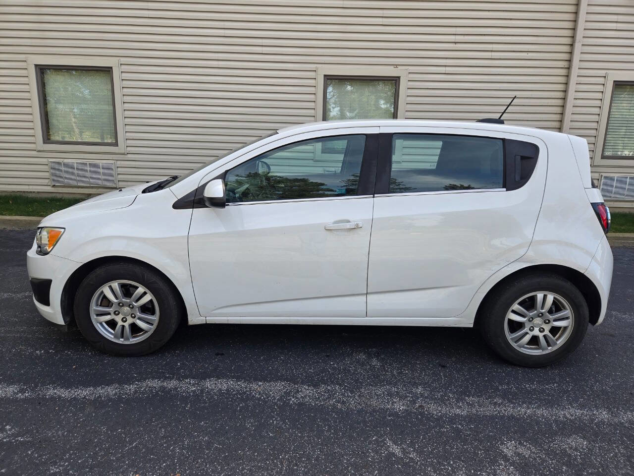 Used 2015 Chevrolet Sonic LT image 4