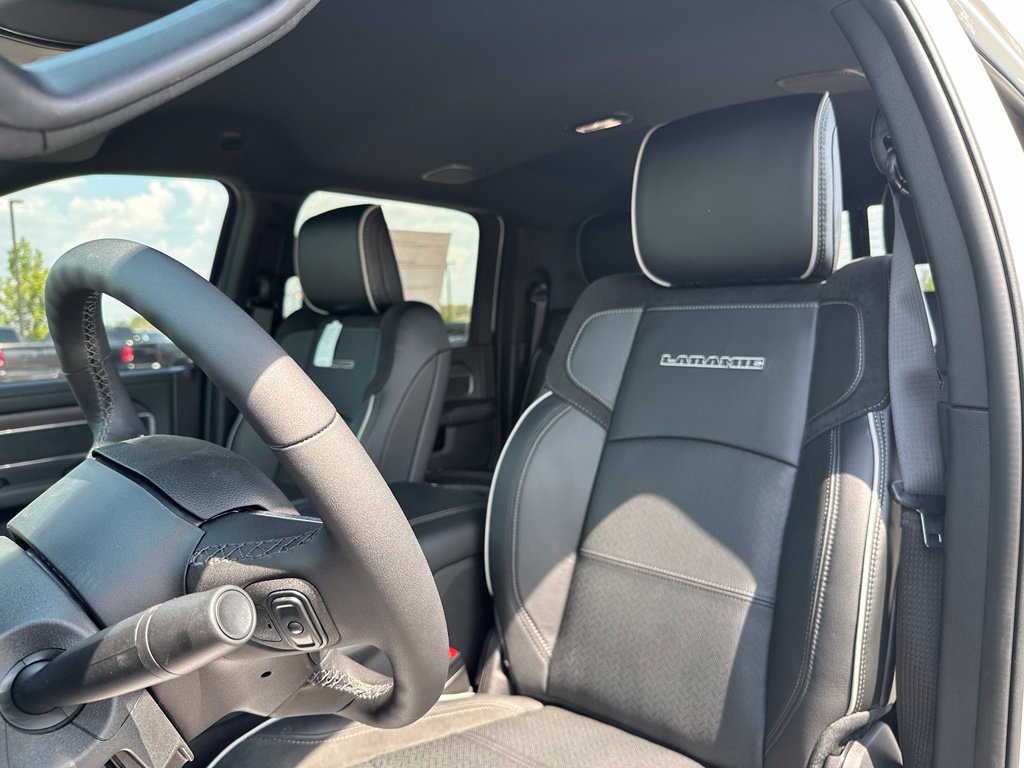 New 2026 RAM 3500 Laramie AWD/4WD image 38