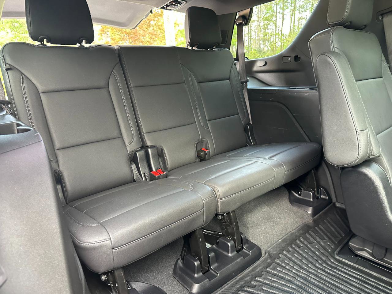 Used 2025 Chevrolet Tahoe Z71 w/ Comfort Package image 32