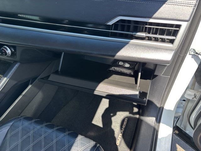 Used 2023 Mitsubishi Outlander SEL AWD/4WD image 44