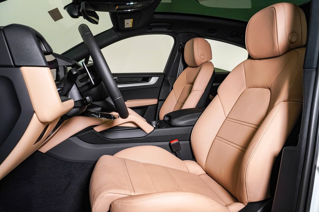 New 2026 Porsche Cayenne Coupe AWD/4WD image 5