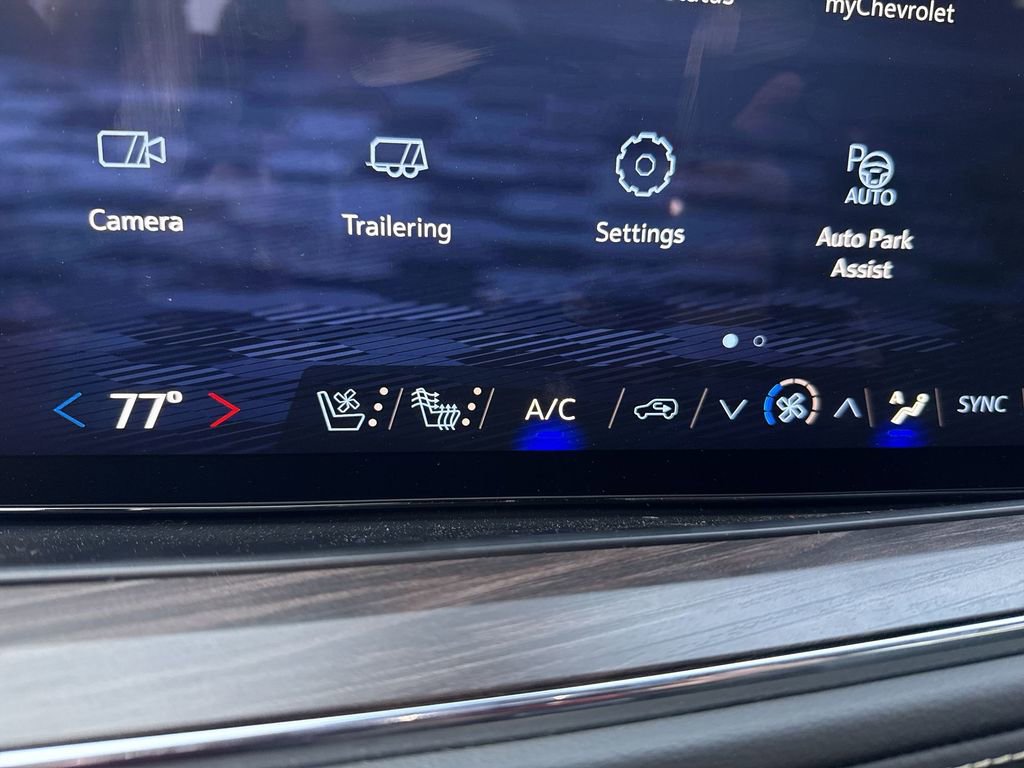 Used 2025 Chevrolet Suburban Premier AWD/4WD image 34