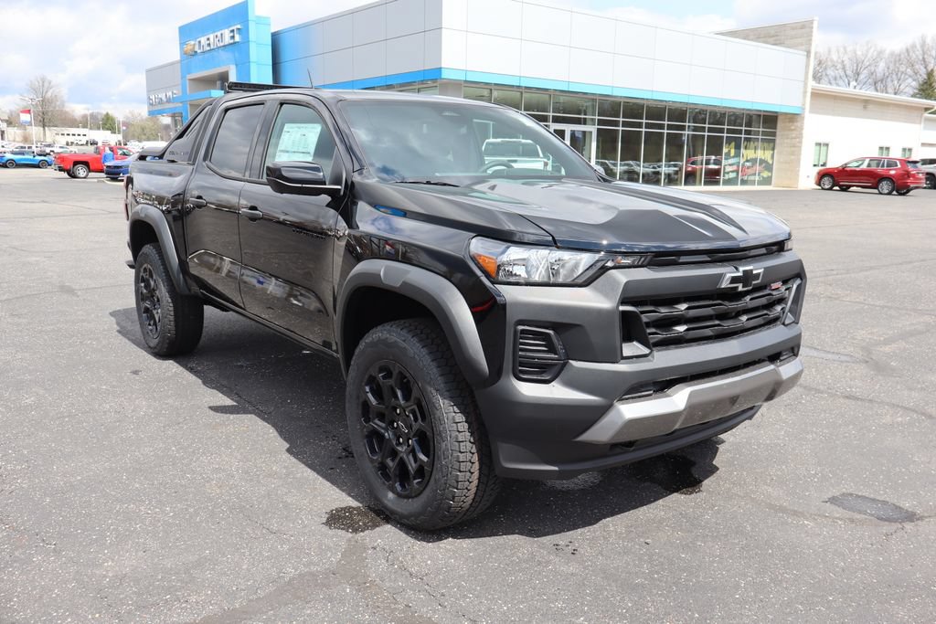 New 2026 Chevrolet Colorado Trail Boss w/ Midnight Edition AWD/4WD image 2
