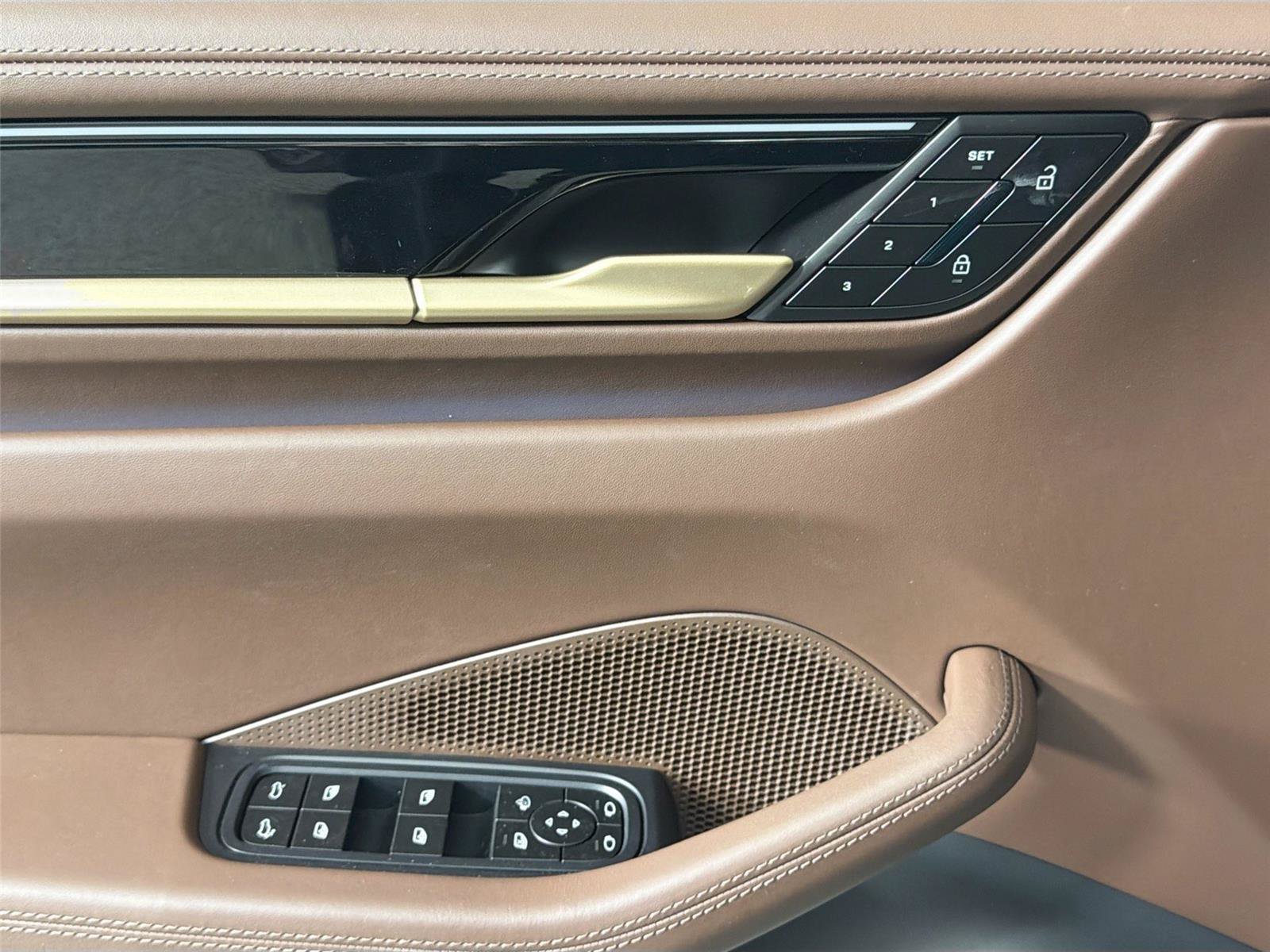 Certified 2026 Porsche Macan Electric RWD image 29