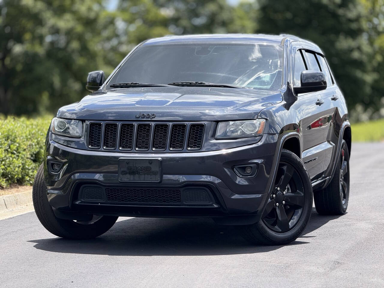 Used 2015 Jeep Grand Cherokee Altitude RWD image 1
