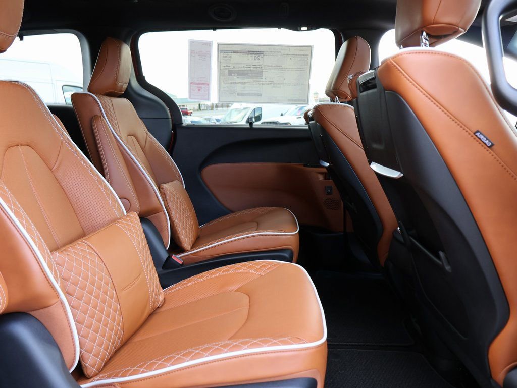 New 2026 Chrysler Pacifica Pinnacle image 11