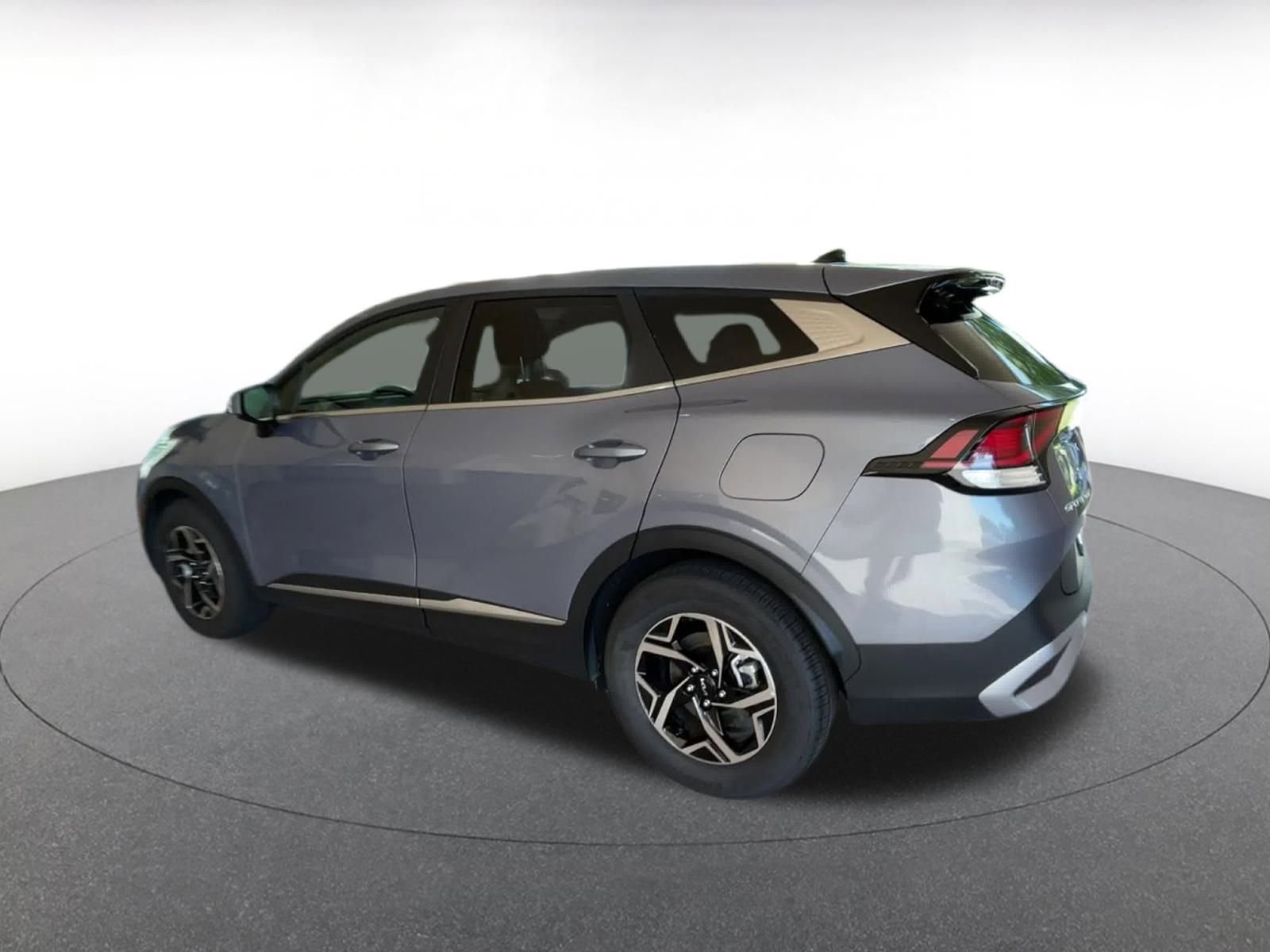 Used 2025 Kia Sportage LX image 10