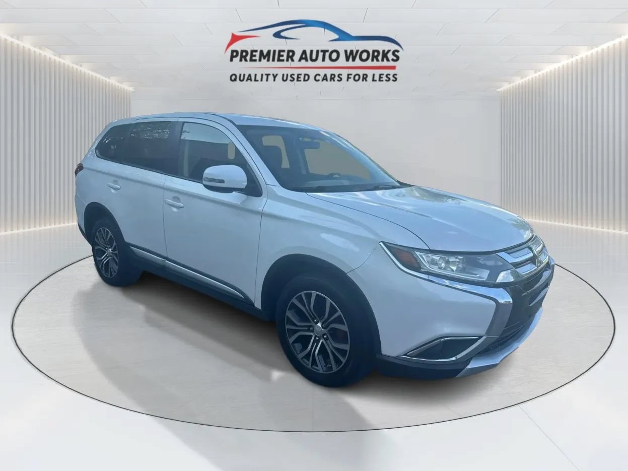 Used 2016 Mitsubishi Outlander SE AWD/4WD image 3