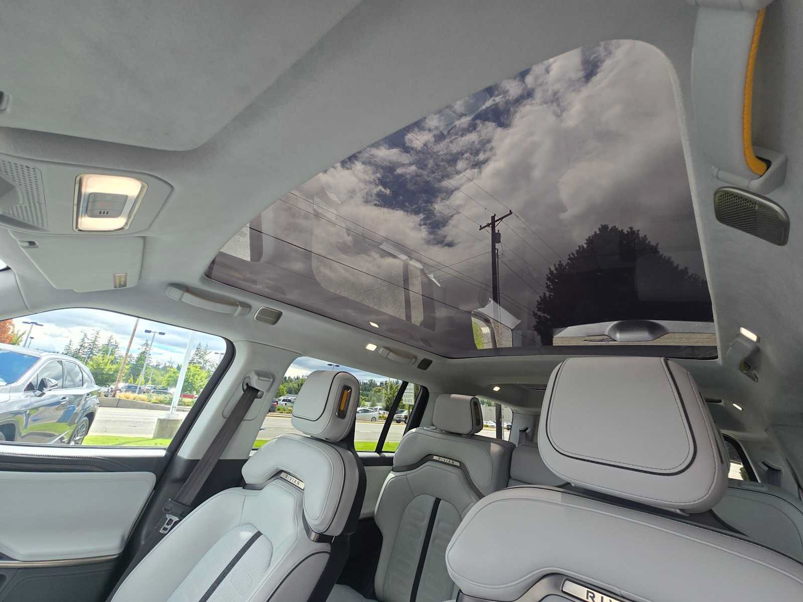 Used 2024 Rivian R1S Adventure AWD/4WD image 23
