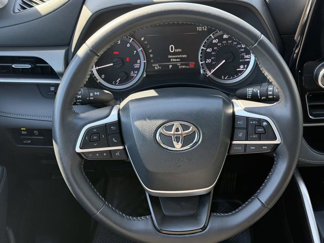 Used 2025 Toyota Highlander LE image 11