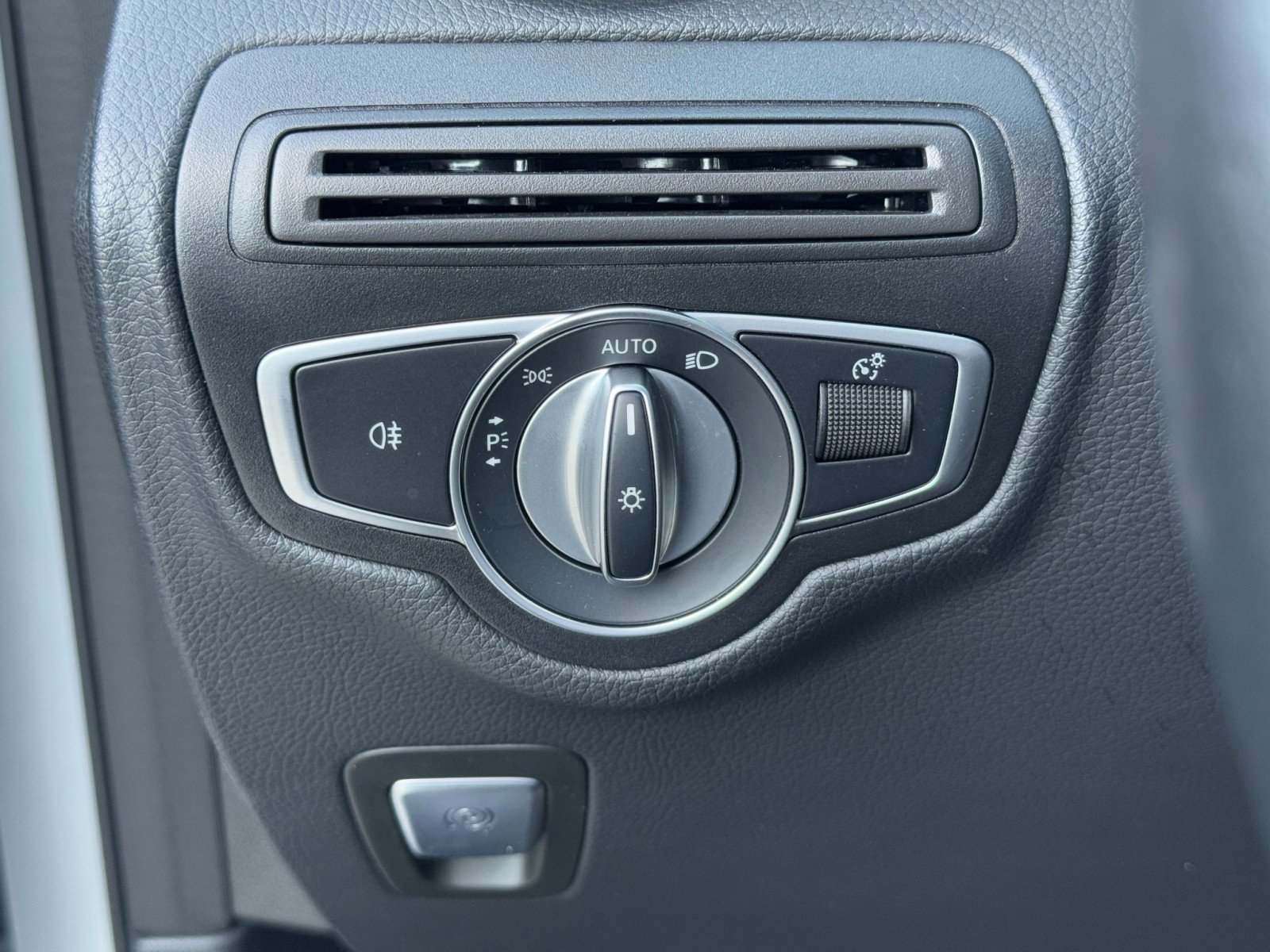 Used 2020 Mercedes-Benz GLC 350e 4MATIC image 19