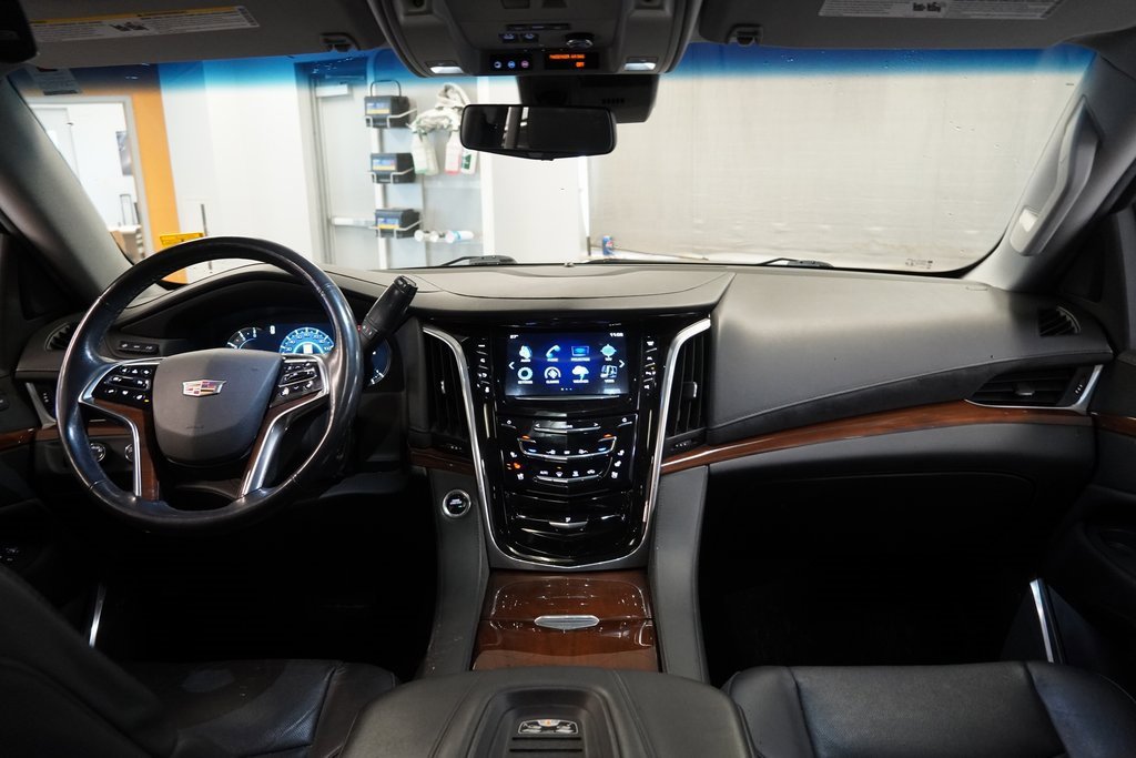 Used 2020 Cadillac Escalade ESV Luxury image 21