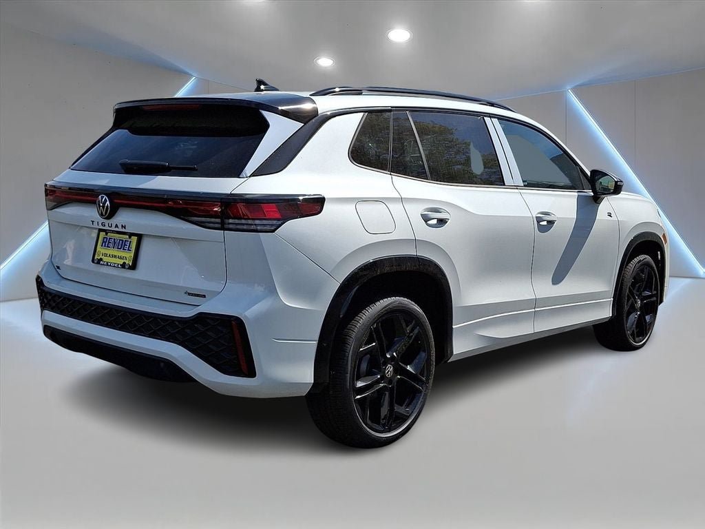 New 2026 Volkswagen Tiguan SE R-Line AWD/4WD image 4