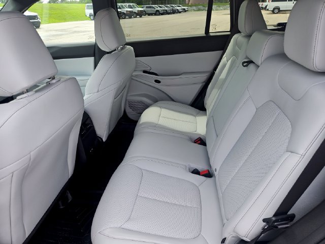 Used 2026 Jeep Cherokee Limited AWD/4WD image 25
