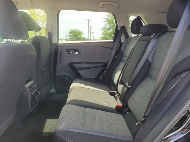 Used 2023 Nissan Rogue SV FWD image 11