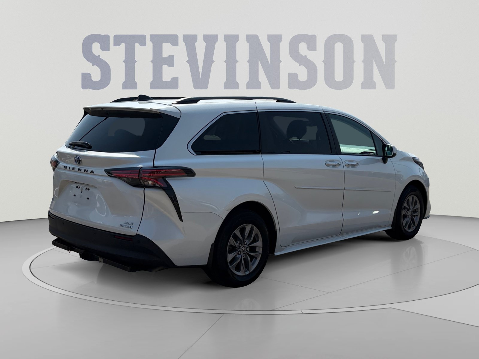 Used 2022 Toyota Sienna XLE FWD image 5