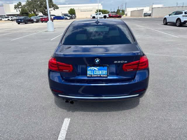 Used 2018 BMW 330e w/ Premium Package RWD image 4