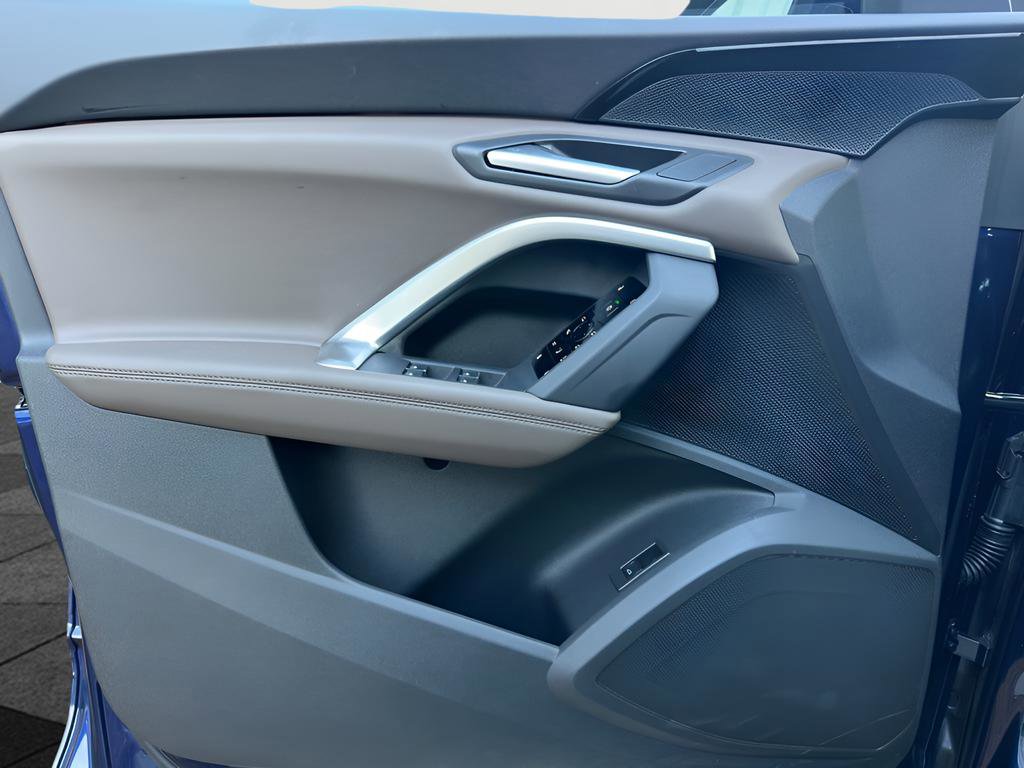 Used 2025 Audi Q5 Premium w/ Convenience Package image 55