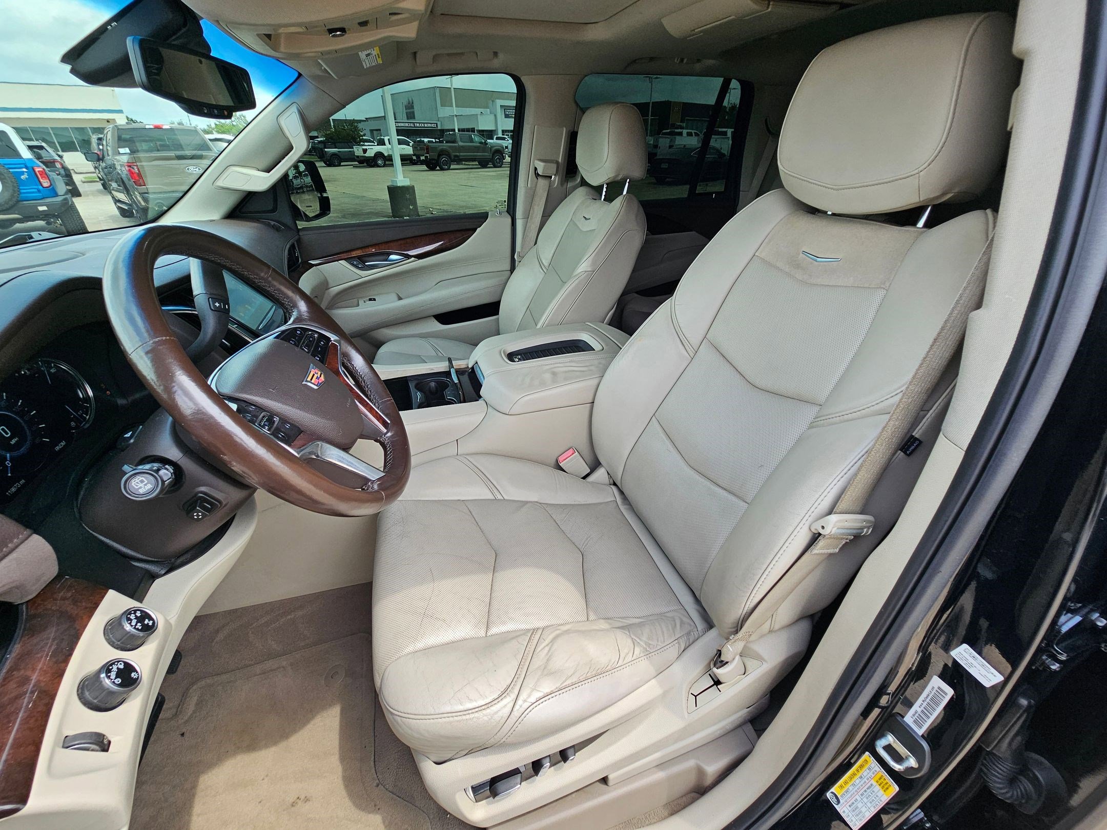 Used 2016 Cadillac Escalade Luxury AWD/4WD image 15