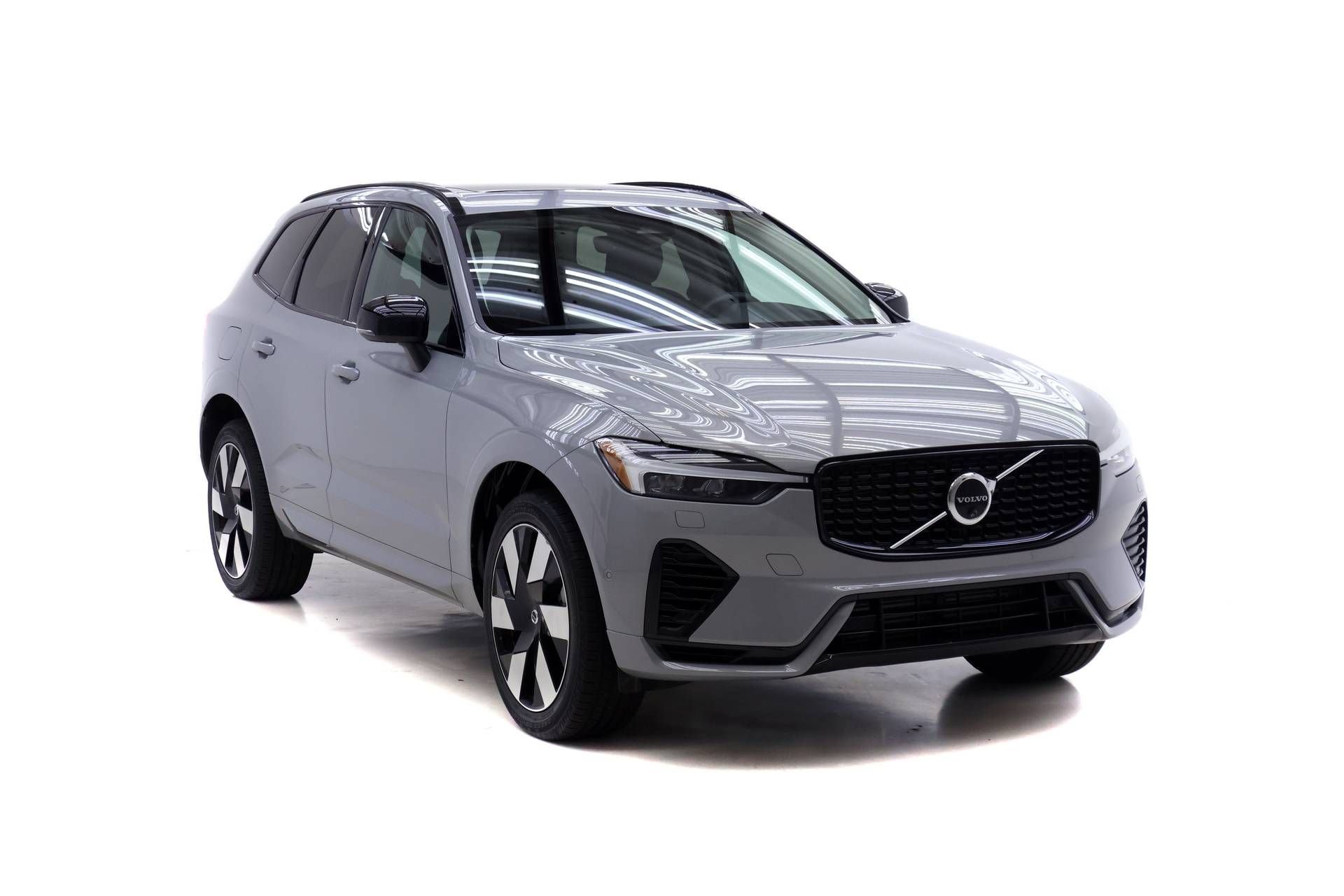 Certified 2024 Volvo XC60 T8 Plus w/ Climate Package AWD/4WD image 2