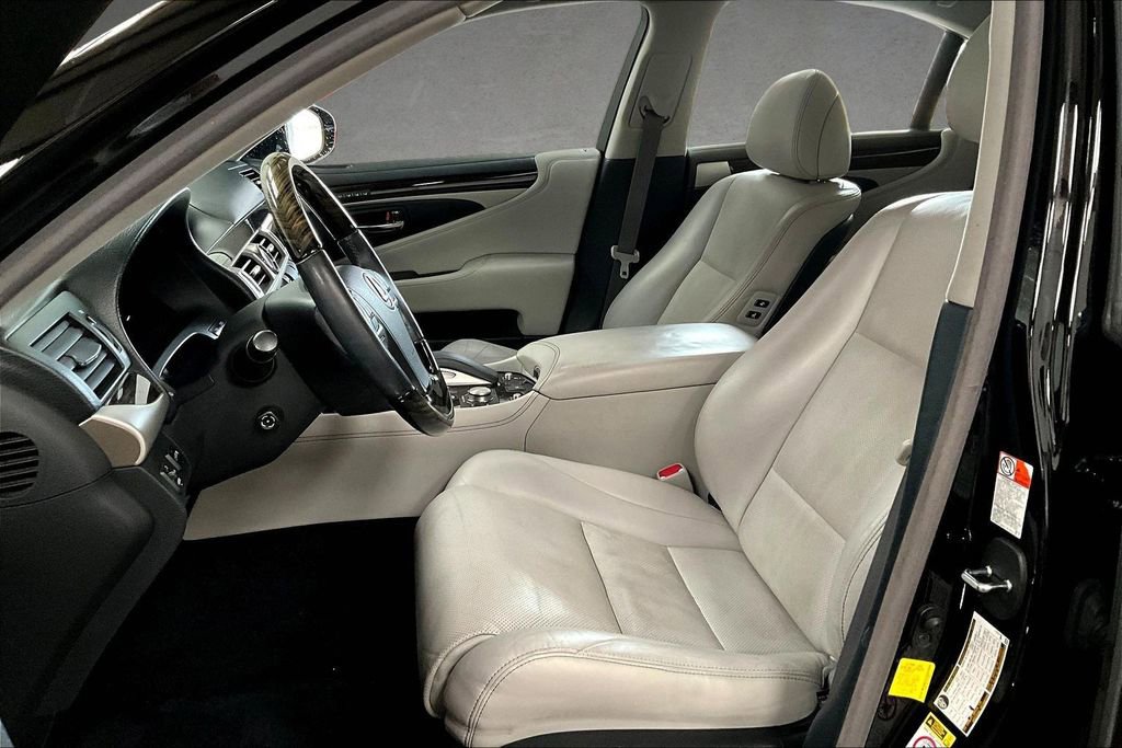 Used 2016 Lexus LS 460 w/ Comfort Package image 22