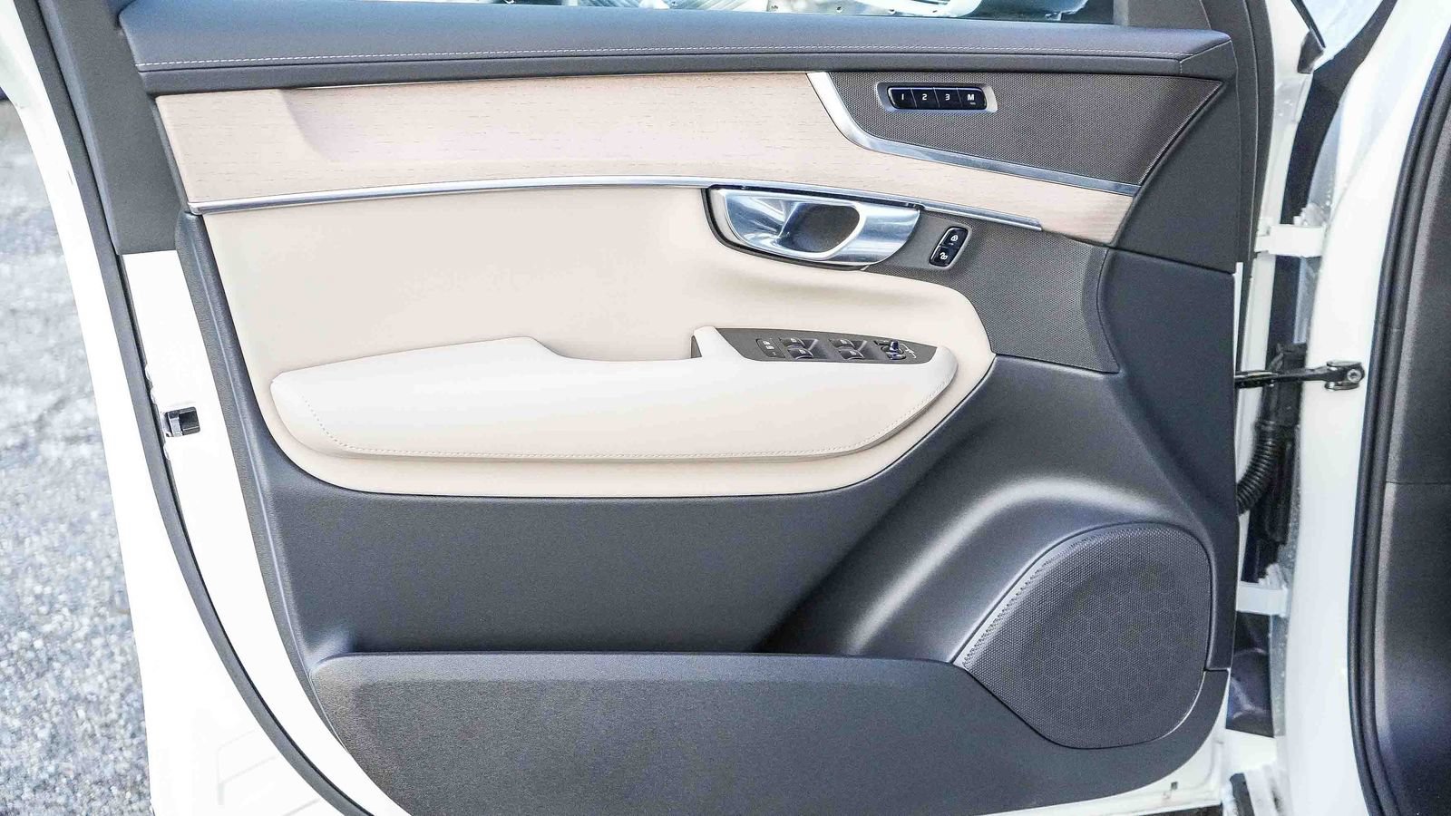 New 2026 Volvo XC90 T8 Plus w/ Protection Package AWD/4WD image 24