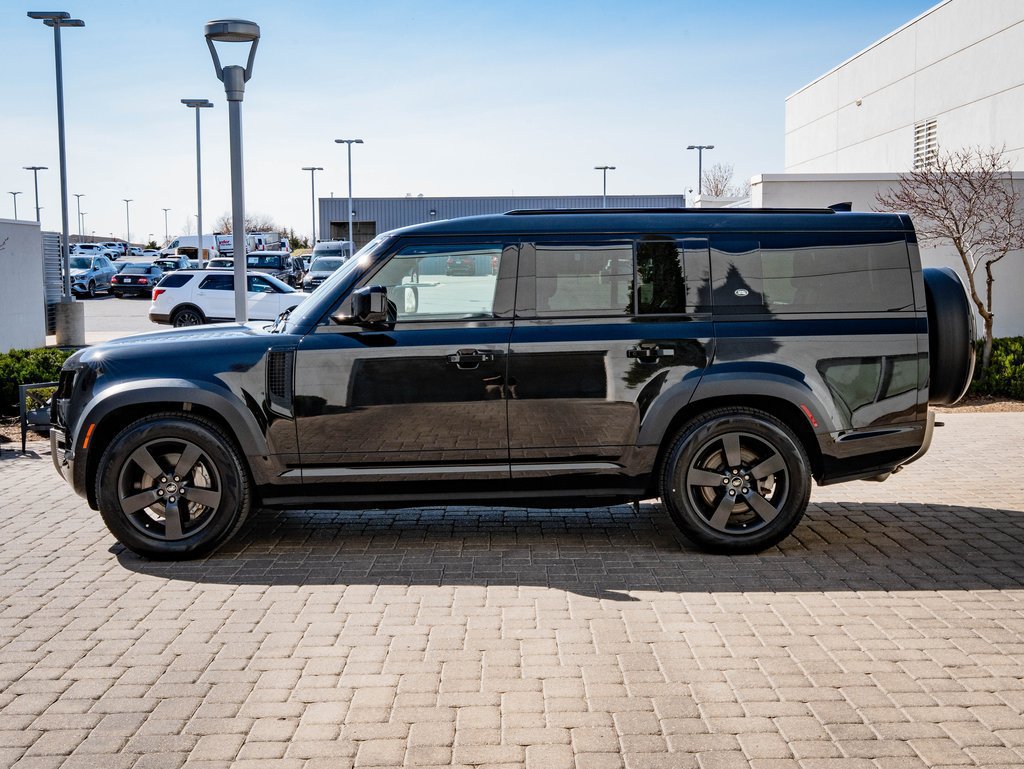 Used 2023 Land Rover Defender 130 X-Dynamic SE AWD/4WD image 5